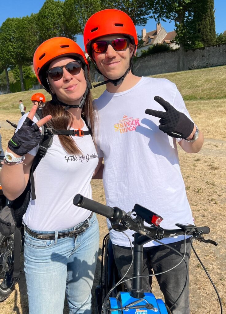 La Petite Échappée 2 Participants équipés de casque et gants avant la balade en trottinette électrique